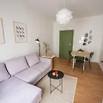 15 Powisle Apartment *