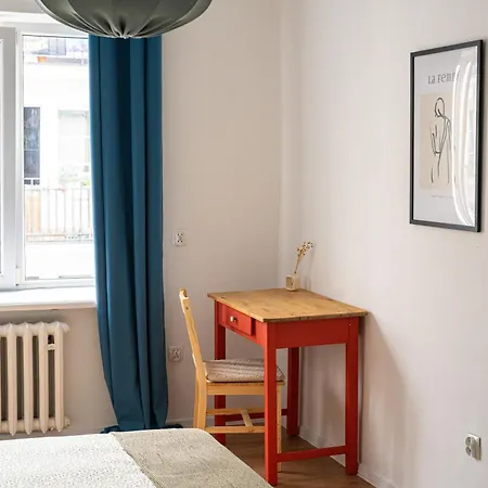 15 Powisle Apartment *