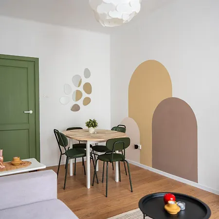 15 Powisle Apartment *